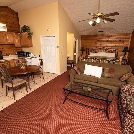 Cabin Close To Parkway Rd With River View Пиджен Фордж Екстериор снимка