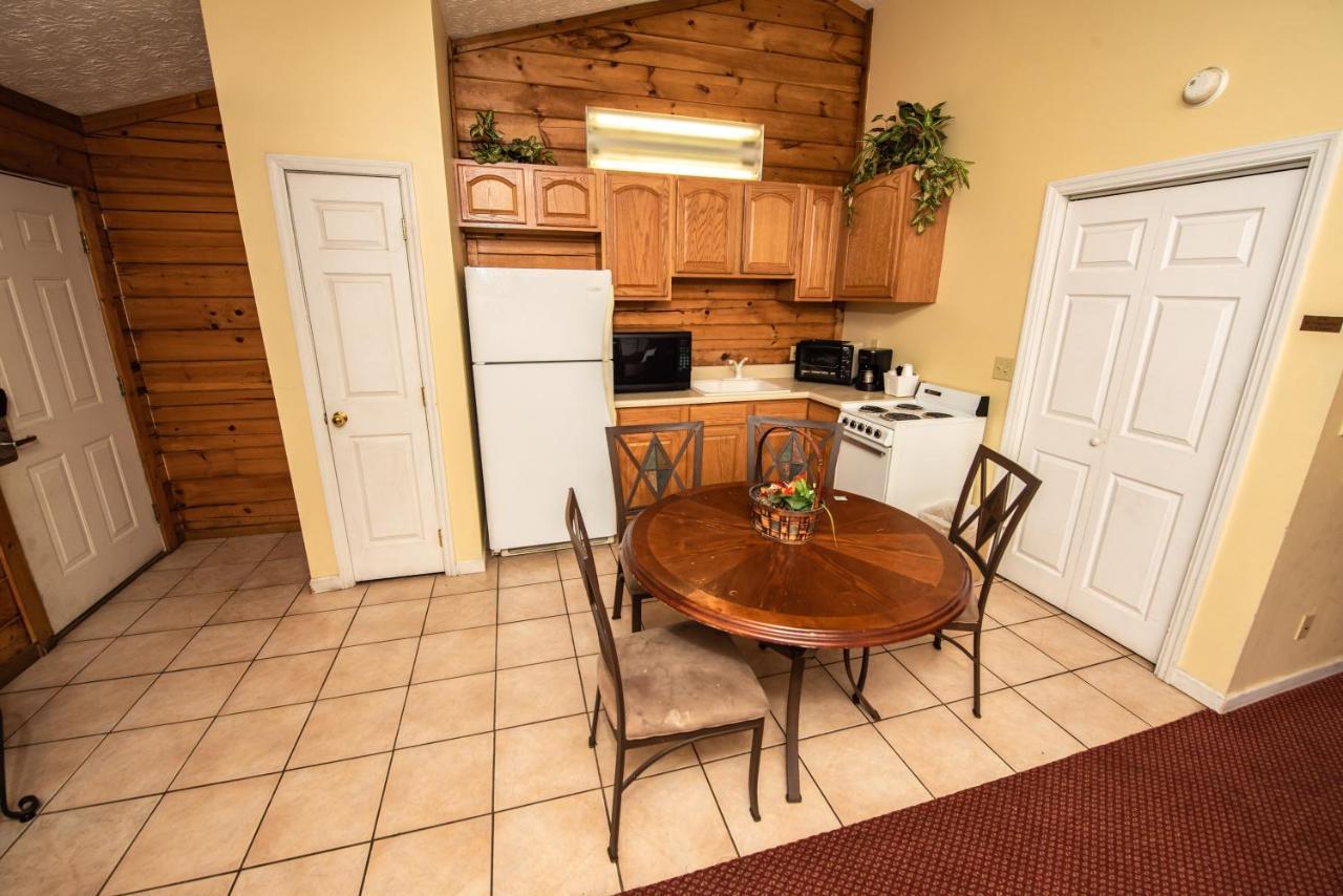 Cabin Close To Parkway Rd With River View Пиджен Фордж Екстериор снимка