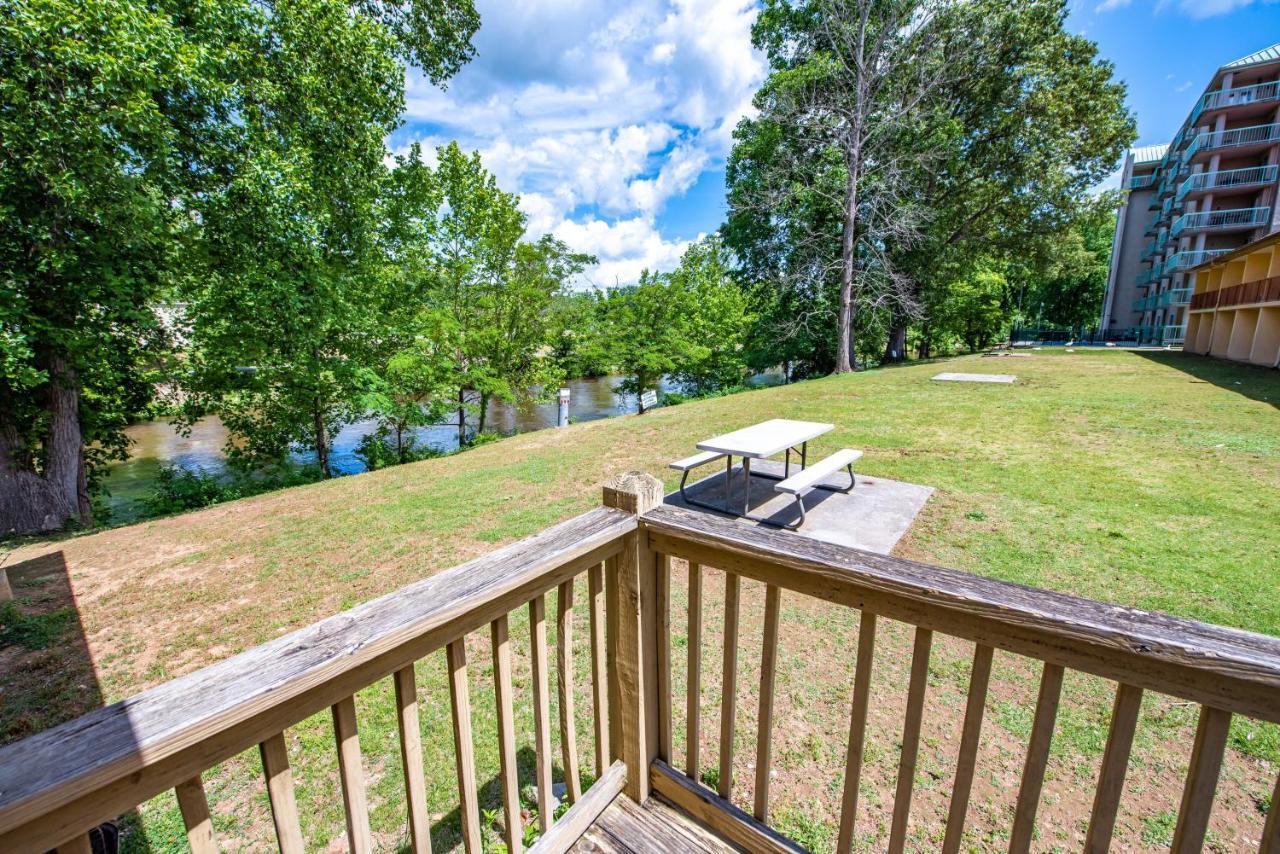 Cabin Close To Parkway Rd With River View Пиджен Фордж Екстериор снимка