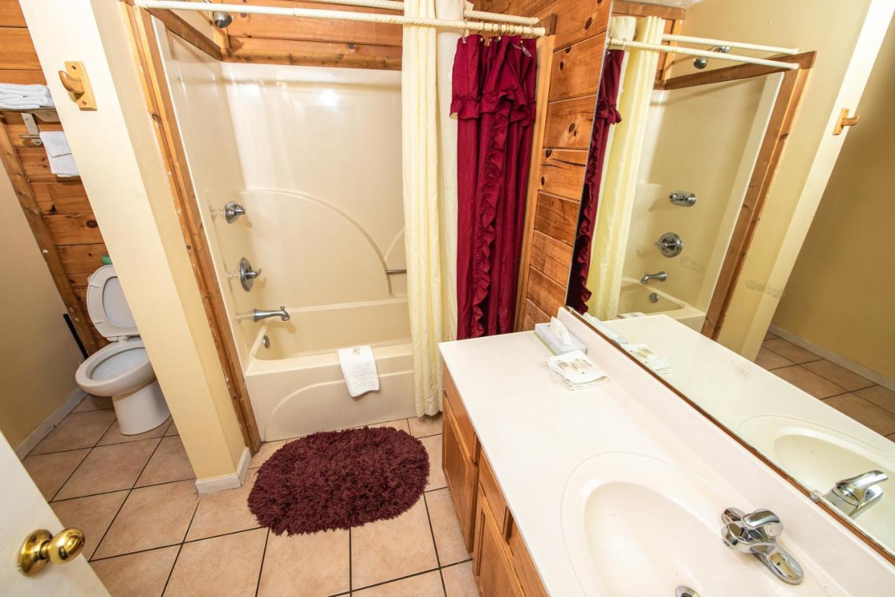 Cabin Close To Parkway Rd With River View Пиджен Фордж Екстериор снимка
