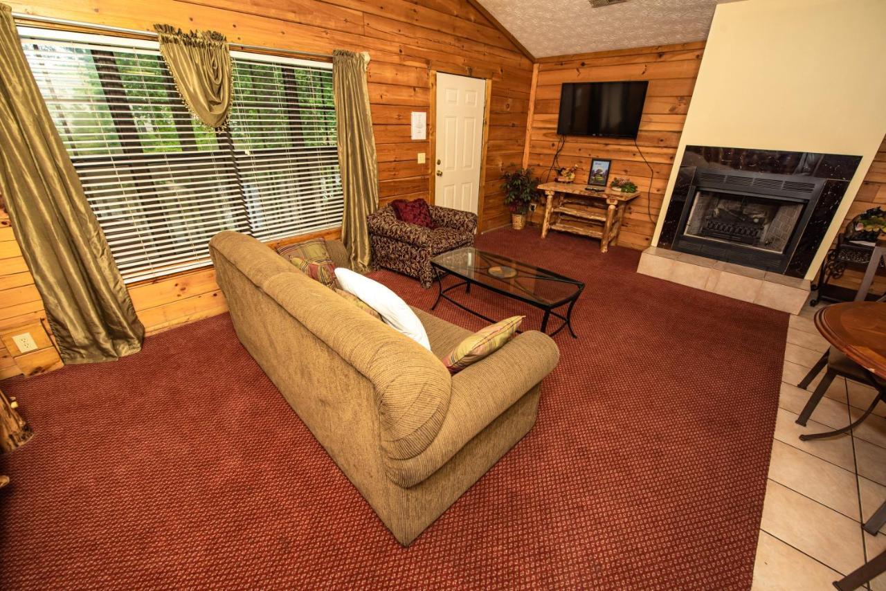 Cabin Close To Parkway Rd With River View Пиджен Фордж Екстериор снимка
